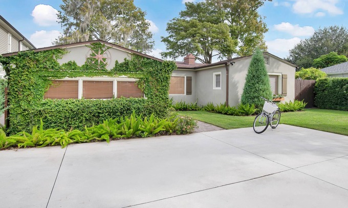 Rose Isle Cottage | Cozy lakeside cottage in the heart of Orlando.