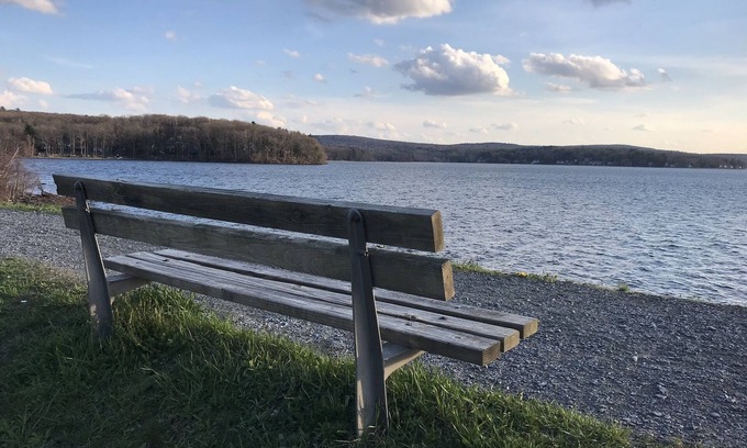 Hawley Cottage | Cozy Lakeview Family Cottage - steps to the lake, 2 swim docks & restaurant!