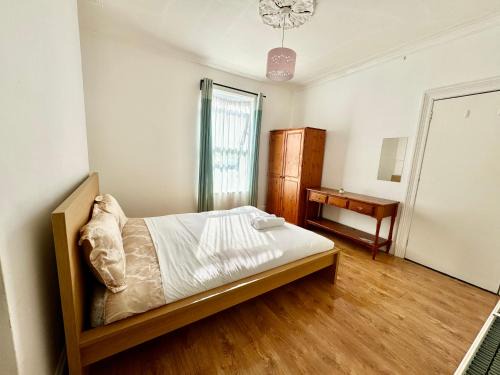 Saint Paul's House | Cozy Large Room near Bristol City Centre