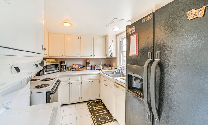Gainesway House | Cozy Lexington Townhome ~ 3 Mi to UK Campus!