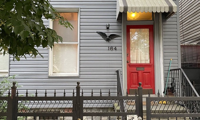 Greenpoint House | Cozy, light filled duplex townhome in vibrant Greenpoint, Brooklyn, with garden!