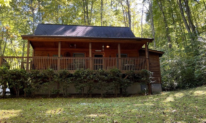 Sylva House | Cozy Lil’ Cabin.