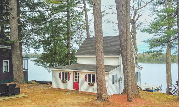 Manchester Cabin | Cozy little cabin on the lake - seriously, on. the. lake.