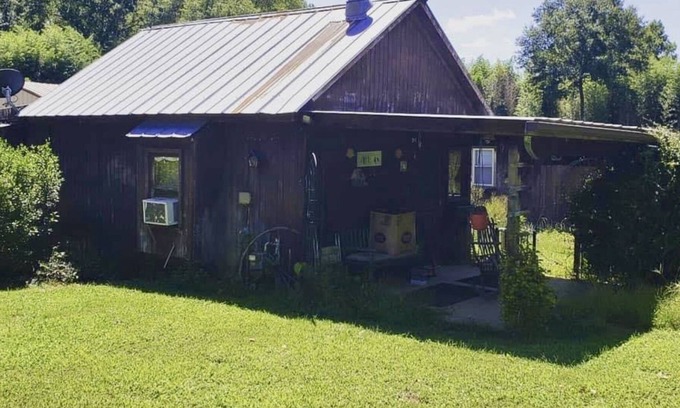 Pelzer Cabin | Cozy Little Cabin