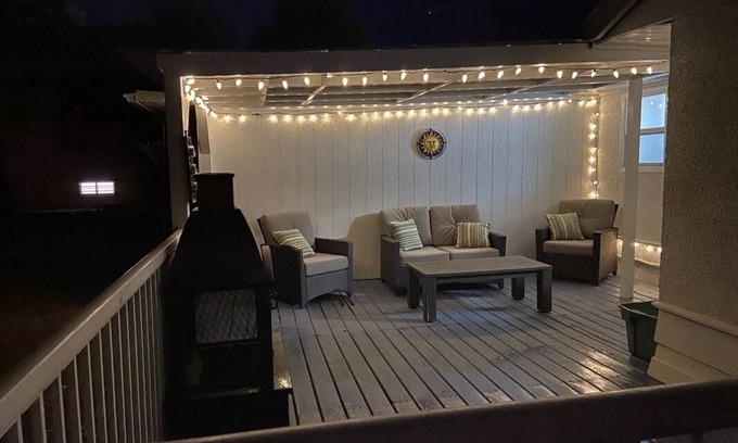 Surrey House | Cozy Little White House With Two Bedroom