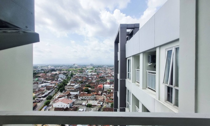 Pogung Lor Apartment | Cozy Living Studio at Taman Melati Sinduadi Apartment
