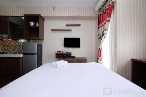 Cipulir Apartment | Cozy Living Studio at Pakubuwono Terrace Apartment By Travelio