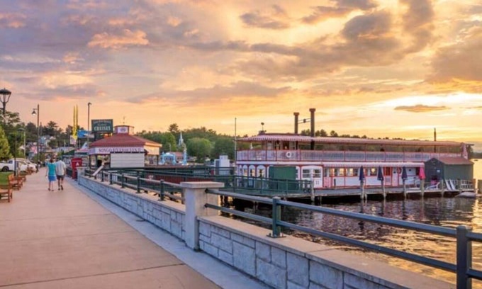 Casco Apartment | Cozy Loft In The Heart Of Maine's Lake Region Minutes from The Naples Causeway