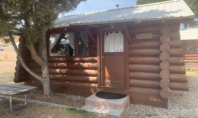 Helena House | Cozy Log Cabin #2 on Beautiful Canyon Ferry Lake