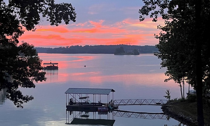 Seneca Cabin | Cozy Log Cabin near Clemson with Big Water Views