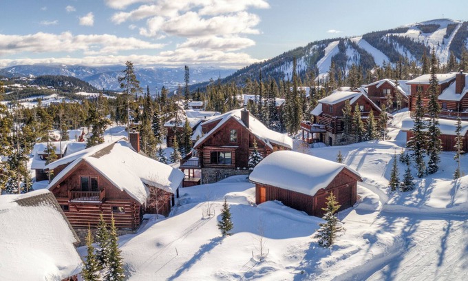 Powder Ridge House | Cozy Log Cabin! Private Deck with Grill and Hot Tub!