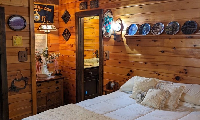 Cross Fork Cabin | Cozy Log Cabin w/firepit, in the heart of the Pennsylvania Wilds!