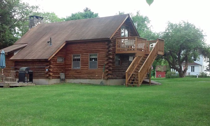 Great Barrington House | COZY LOG HOME*The Berkshires* Hiking* Skiing**Gt. Barrington *fireplace