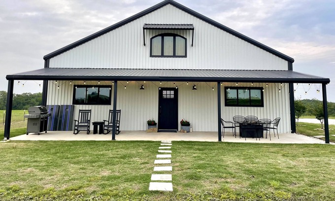 Valley Mills Other | Cozy Longhorn get-a-way! Country atmosphere close to Waco.