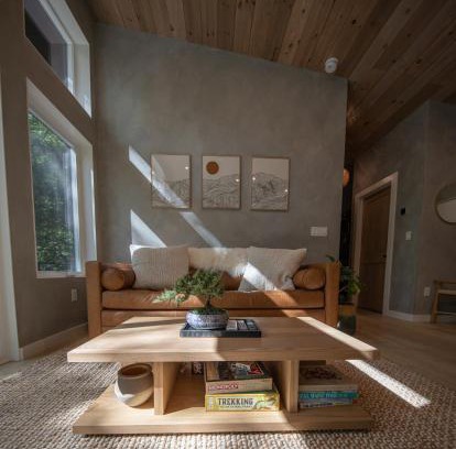 Sunday River Area Apartment | Cozy Luxury Cabin w Hot Tub, Fire Pit, King Bed
