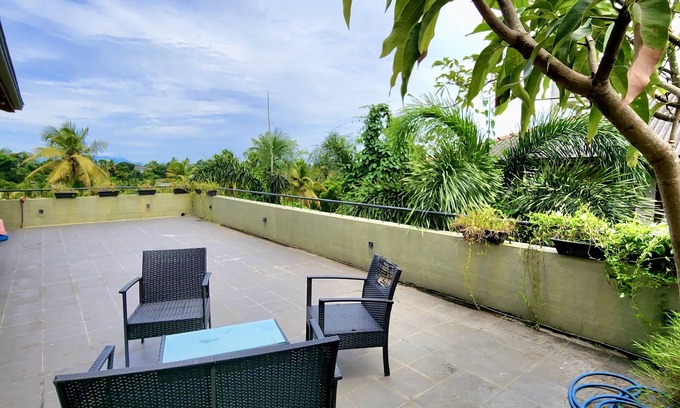 Kaduwela Bed & Breakfast | Cozy luxury room with beautiful views