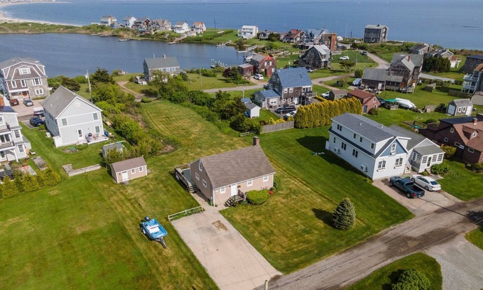 Matunuck Cottage | Cozy Matunuck Coastal Escape - Wake up at the beach! Last min avail w/o 8/9
