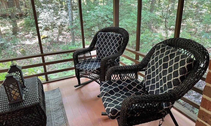Jonesboro House | Cozy mid-century country, 3-bedroom home, in the woods by a lake with AC, WiFi