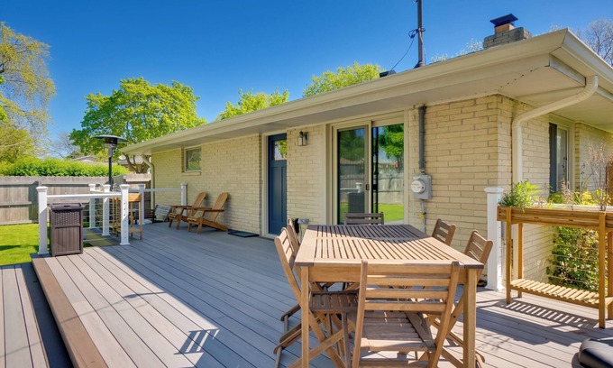 Milwaukee Apartment | Cozy Milwaukee Apartment w/Deck, 2 Mi to Airport!