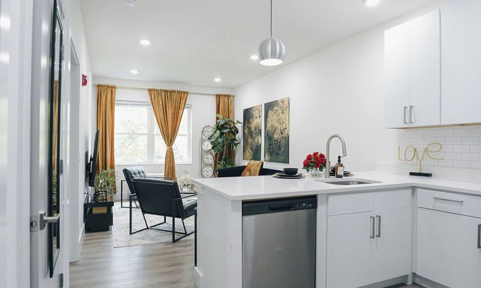 Vauxhall Condo | Cozy & Modern 1-bedroom condo