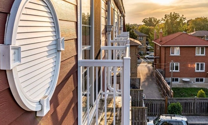 Alderwood House | Cozy Modern 2-Bed Townhouse in Toronto