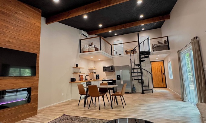 Wagener House | Cozy Modern Escape