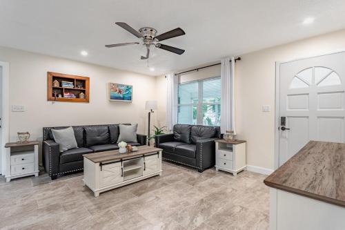 Carlton Stewart Gardens House | Cozy Modern Home-Renovated Retreat,Prime Location