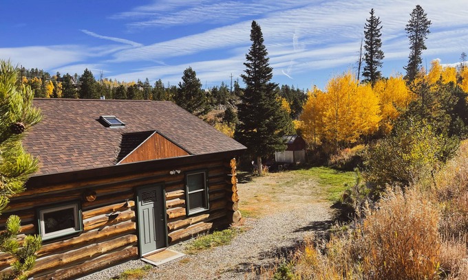 Alpine Acres Cabin | Cozy, Modern Log Cabin Getaway ~ 20 Min to Winter Park