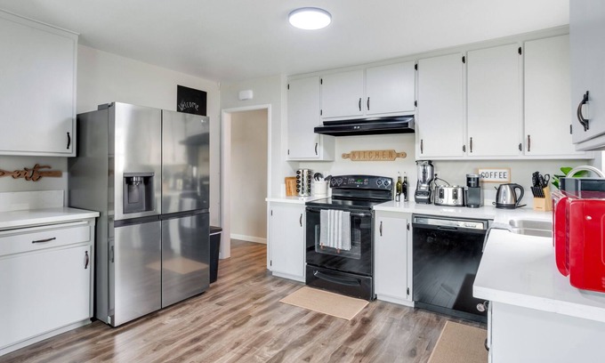 NE - Sterling House | COZY, MODERN POOL HM w/Patio Dining & Game Room