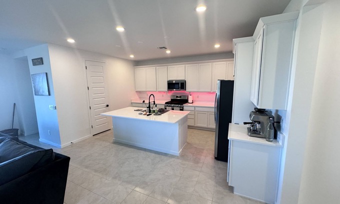 Buckeye House | Cozy & Modern single family 4 bedroom , 3 bathroom house with 2,070 square feet.