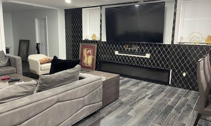 Lawrenceville Apartment | Cozy Modern studio in the suburb of lawrencville, Beautiful seren space.