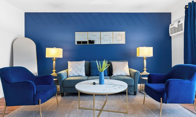 Chesterton House | Cozy Modern Townhome in Unbeatable Chesterton Location