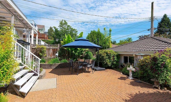 Central Lonsdale House | Cozy Mountain Getaway in North Vancouver (Private Suite)