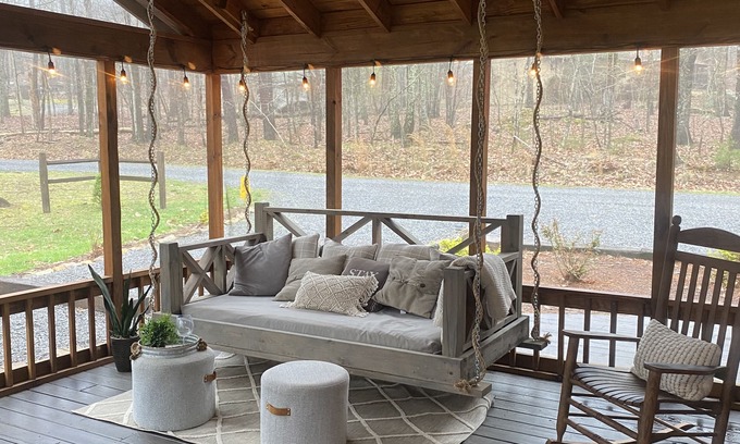 Mentone Cabin | 🌟Cozy Mountain Cottage w/Hot Tub & Porch Swing Bed🌟