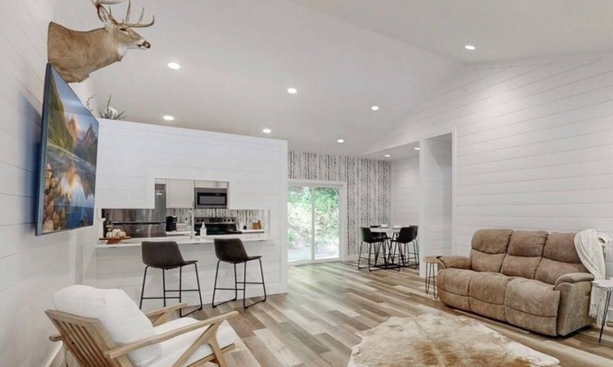 Highlands House | Cozy Mountain Hideaway, Next to Hiking Trails & Waterfalls!
