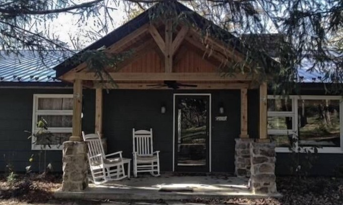 Covington House | Cozy Mountain home near Covington, Virginia, The Greenbriar and Homestead