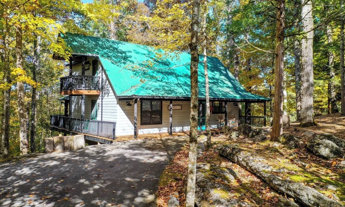 Townsend House | Cozy mountain home ! This home is elderly friendly. Has nature at your back door