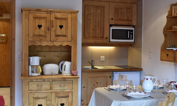 Meribel Centre Apartment | Cozy Mountain Studio, Sleeps 4, Near Méribel Center, Balcony, and Ski Access
