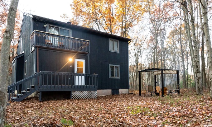 Briar Crest Woods Cottage | Cozy Mountain Top Cottage! Unique Poconos Lake House with Fire Pit!