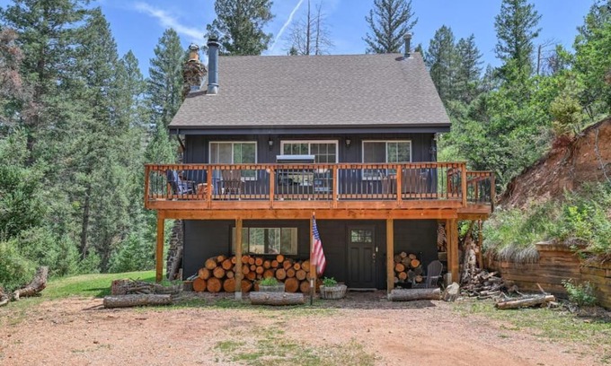 Cascade-Chipita Park House | Cozy Mountain Cabin in Cascade