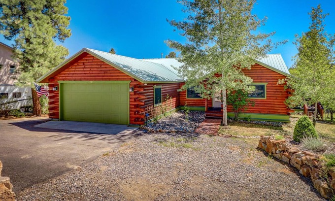 Pagosa Highlands House | Cozy Mountain View Retreat-Dry Sauna/2 Decks/Den/Wood burning Stove/Pool Table