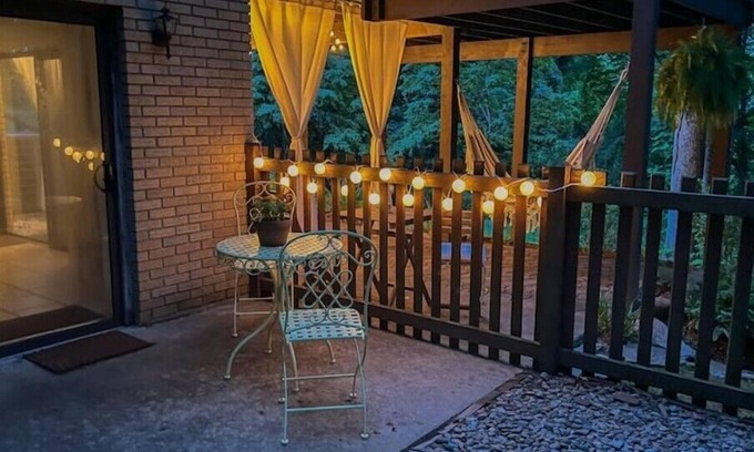 Hendersonville Apartment | Cozy mountaintop retreat close to downtown. Pet friendly!