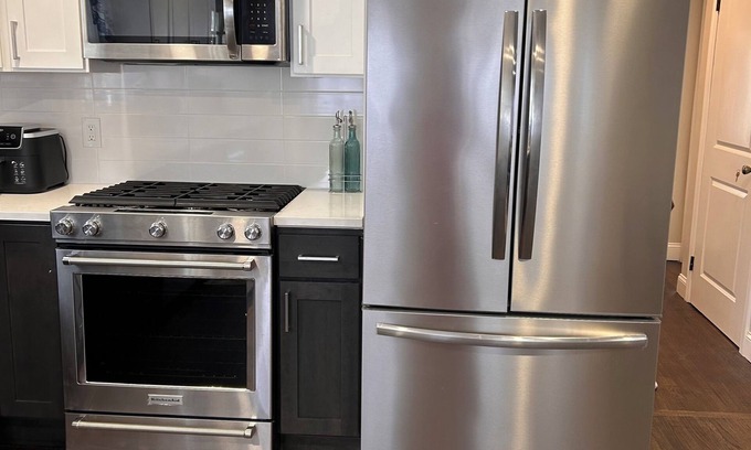 Irvington House | Cozy Multi-Level Family Home Private Level B, Irvington, NJ