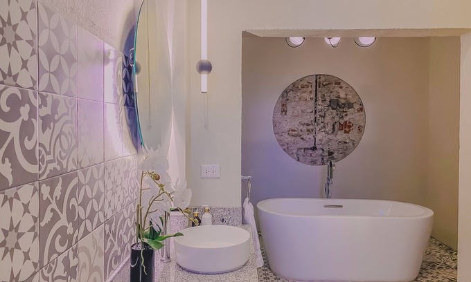 Puebla Apartment | Cozy 1-bedroom suite in amazing Puebla with King size bed, WiFi and bathtub