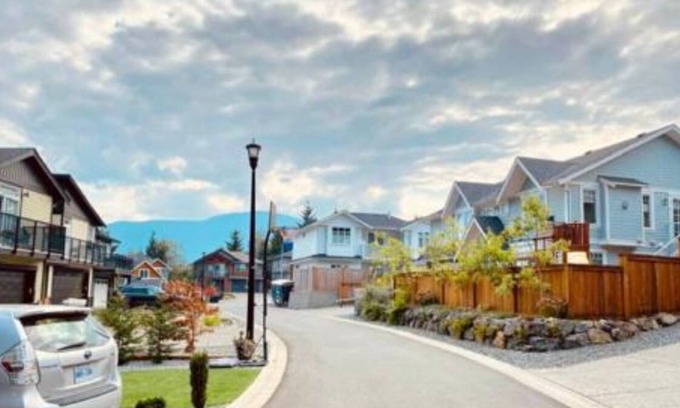 Regional District of Nanaimo House | Cozy n’comfortable 1 bedroom suite - A few minute drive to NRGH, VIU, Woodgrove
