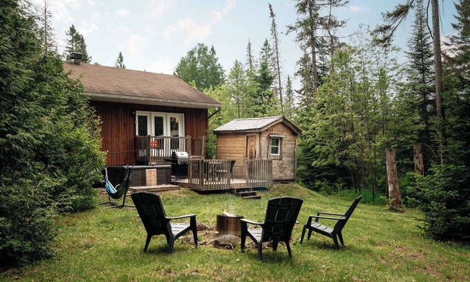 Notre-Dame-de-la-Merci Ski Chalet | Cozy nature refuge with hot tub