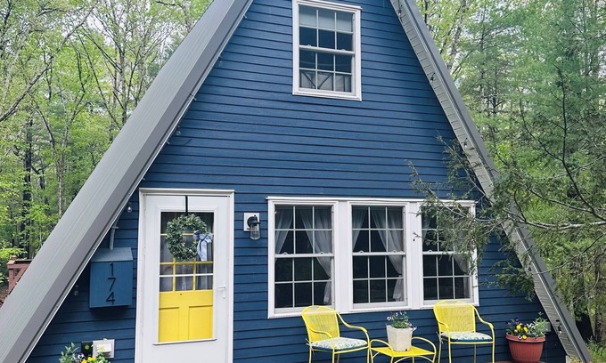 Biglerville Cabin | Cozy Nature Retreat A-Frame Cabin in Woods Firepit Creek Large Deck Sleeps 6