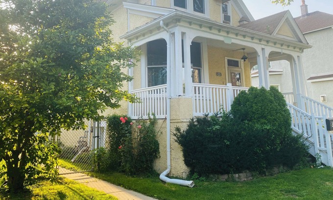Brookfield Apartment | Cozy & new en-suite in charming home near Downtown, La Grange