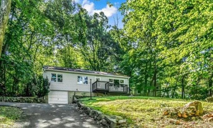 Hamden House | Cozy New England home near Quinnipiac Yale