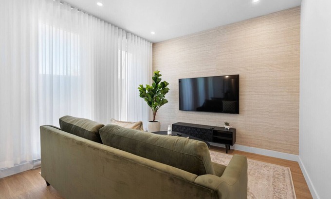 Plateau Mont Royal Apartment | Cozy New Flat in Habitat Plateau by Denstays